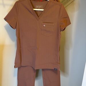 Mediclo Scrub Top Pinecone